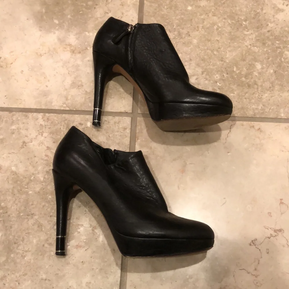 Vintage Christian Dior 100% leather stiletto platform zip up ankle bootie heel